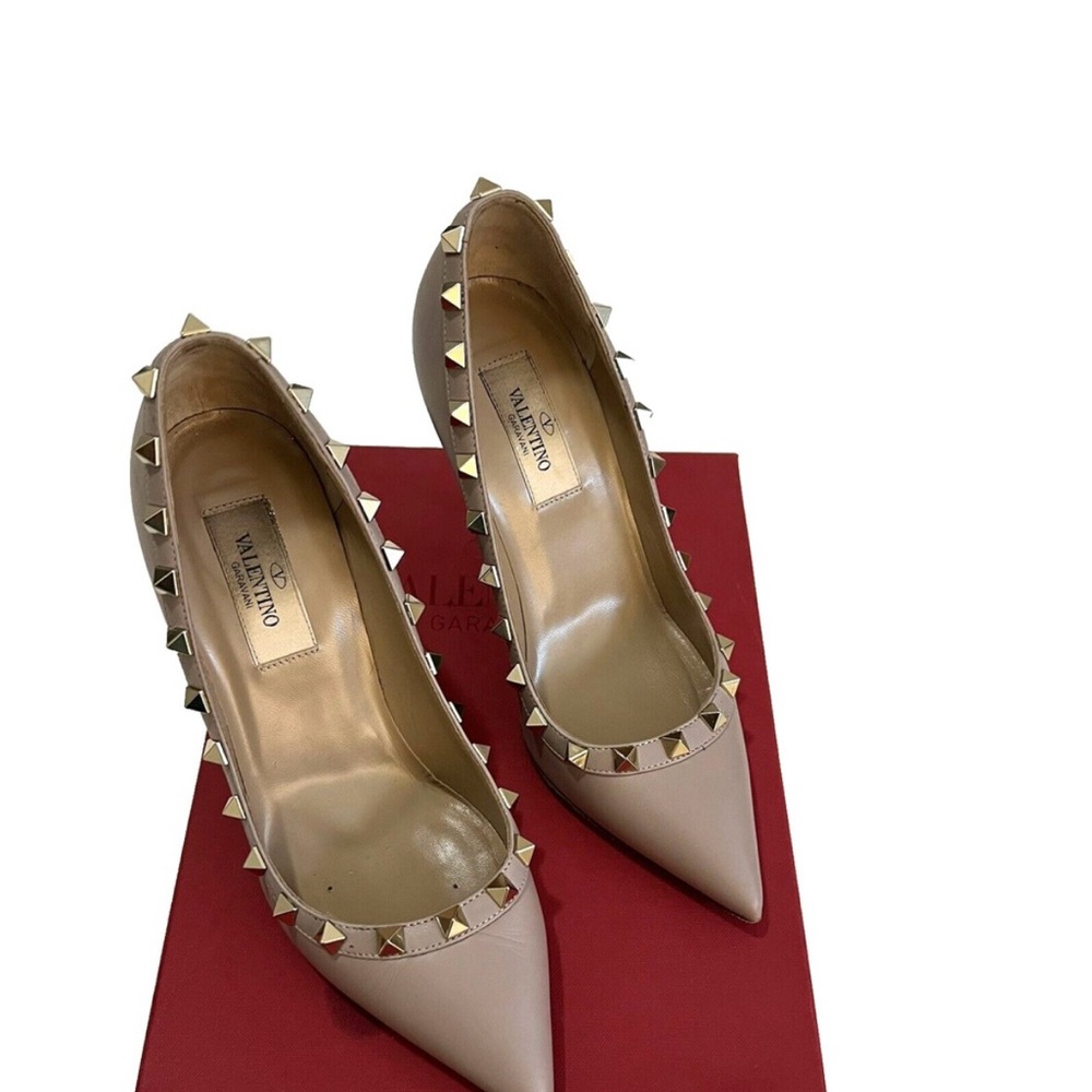 Valentino Garavani Rockstud Nude Pump
Size 35 with Box EUC